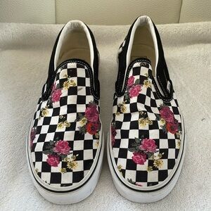 Unisex Classic Slip on Vans. Botanical Check Black & White Slip on.